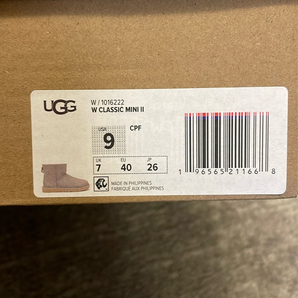 NIB Women’s Ugg Mini II, Caribou Color